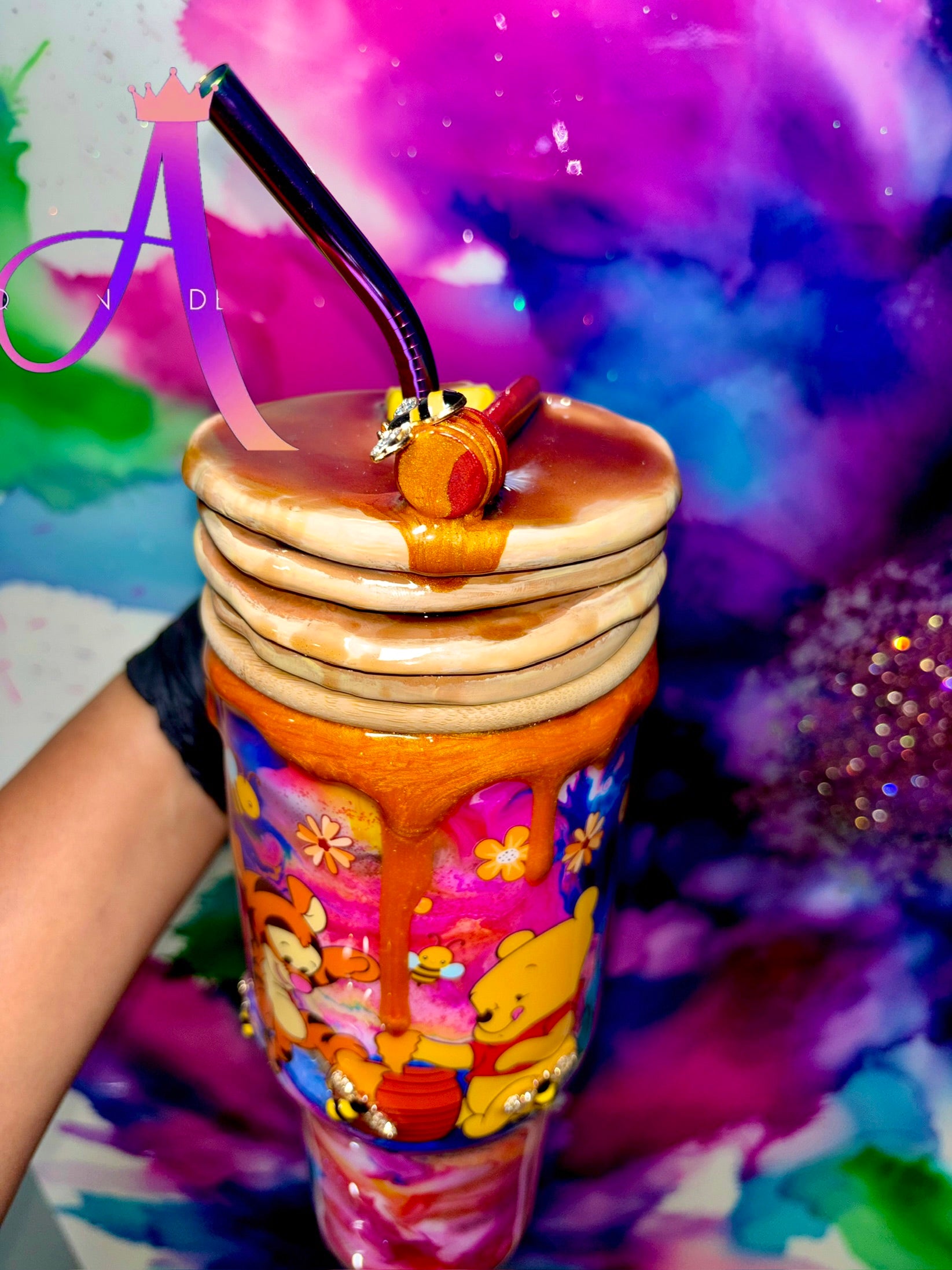 🍯🥞🐝✨”Pooh’s Pancake Paradise”
40 OZ.  (GLASS) Tumbler W/Handle & Pancake Topper ✨PREMIUM✨