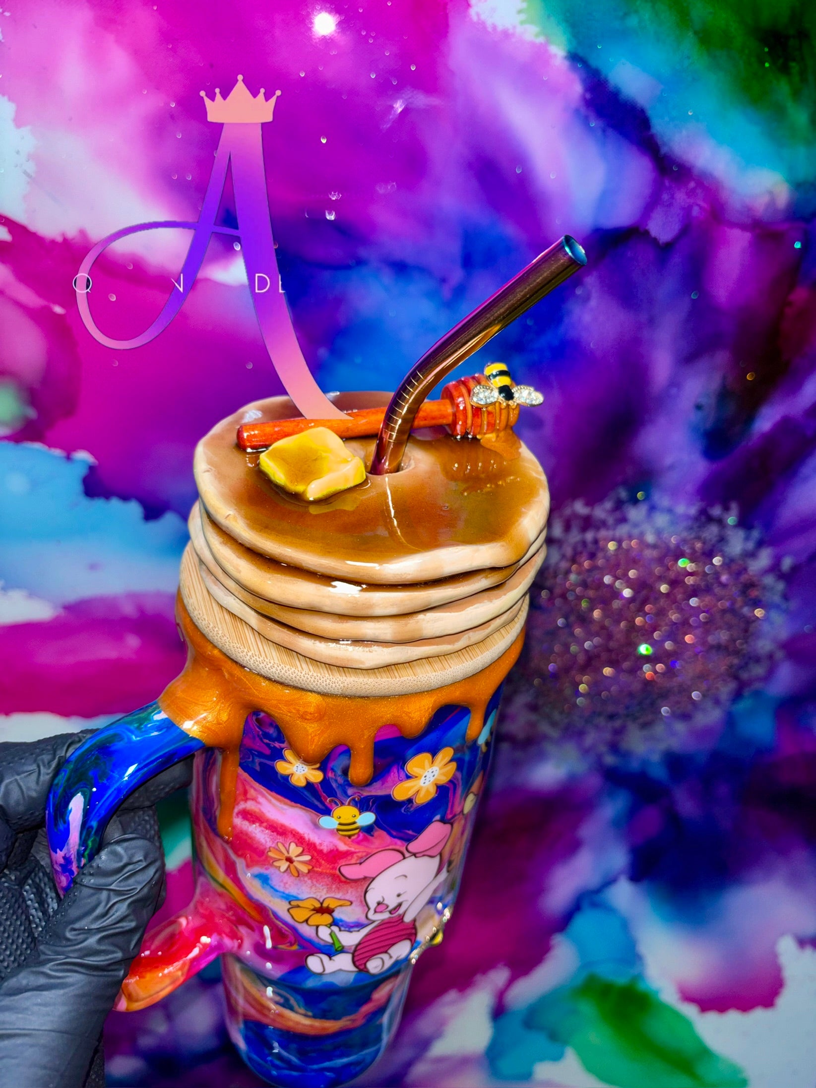 🍯🥞🐝✨”Pooh’s Pancake Paradise”
40 OZ.  (GLASS) Tumbler W/Handle & Pancake Topper ✨PREMIUM✨